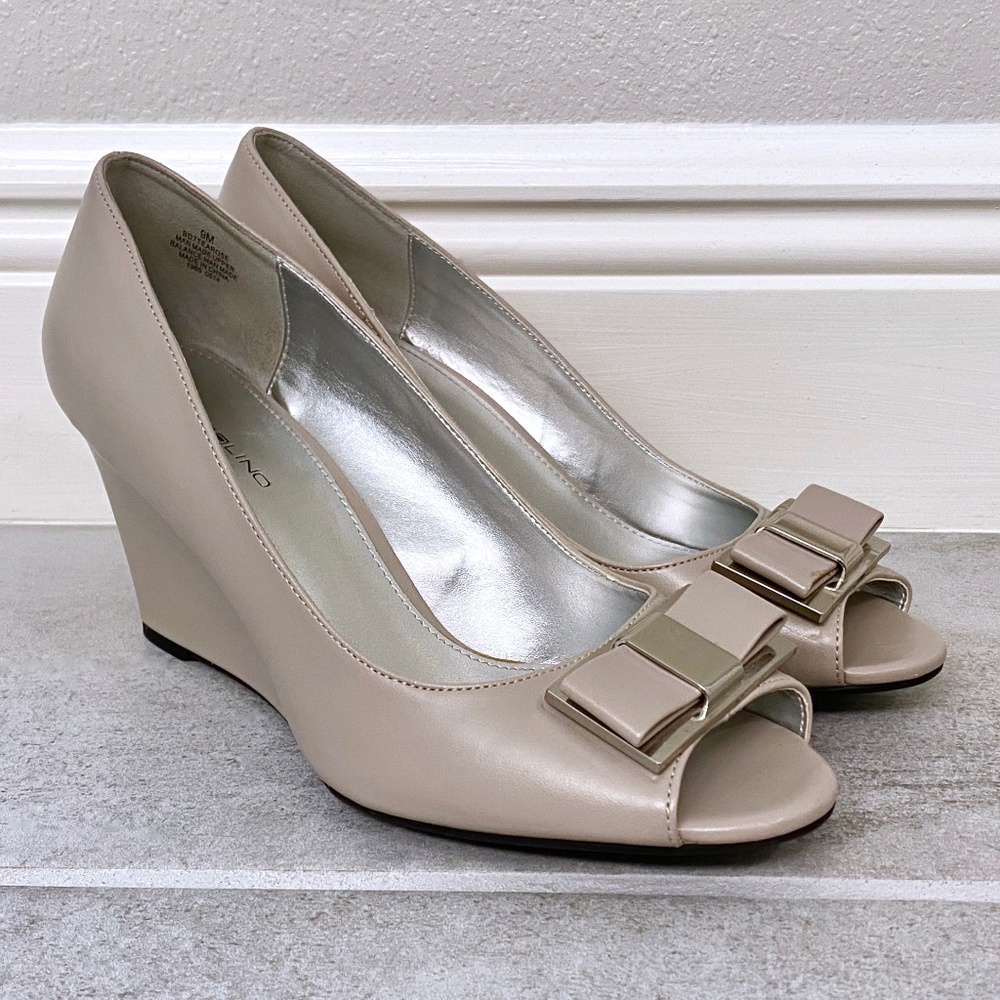 BANDOLINO Gray and Silver Peep Toe Shoes /Wedges